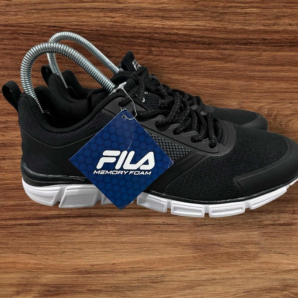 Men’s FILA Memory Foam with Mesh Upper Black Sneakers, Size 8.